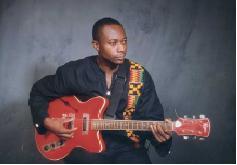fadabsiguitar1.jpg